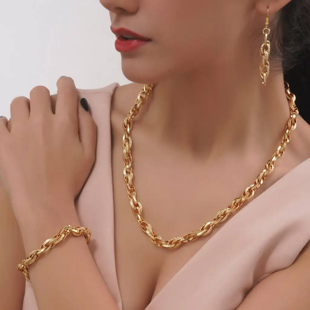 سرویس حلقه ورساچ رنگ طلایی و سفید