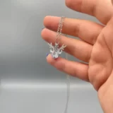🦌 گردنبند استیل طرح گوزن نگین‌دار ✨