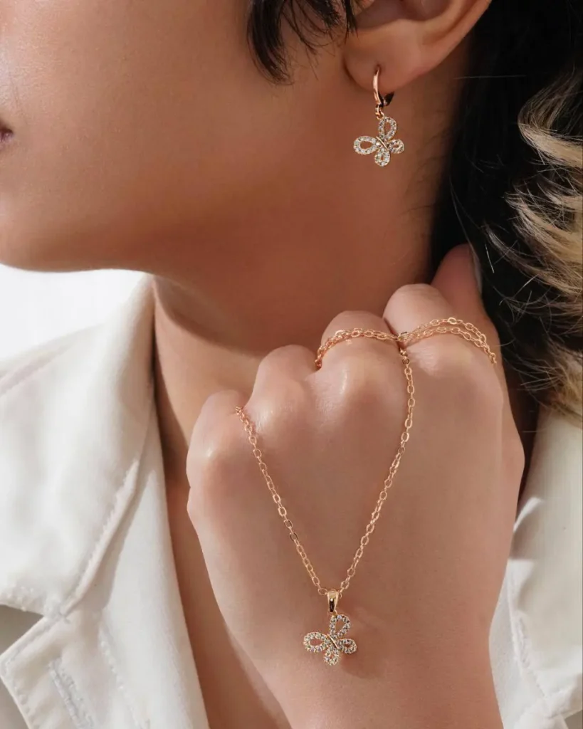 نیم‌ست پروانه‌ای نگین‌دار ظریف و درخشان🦋