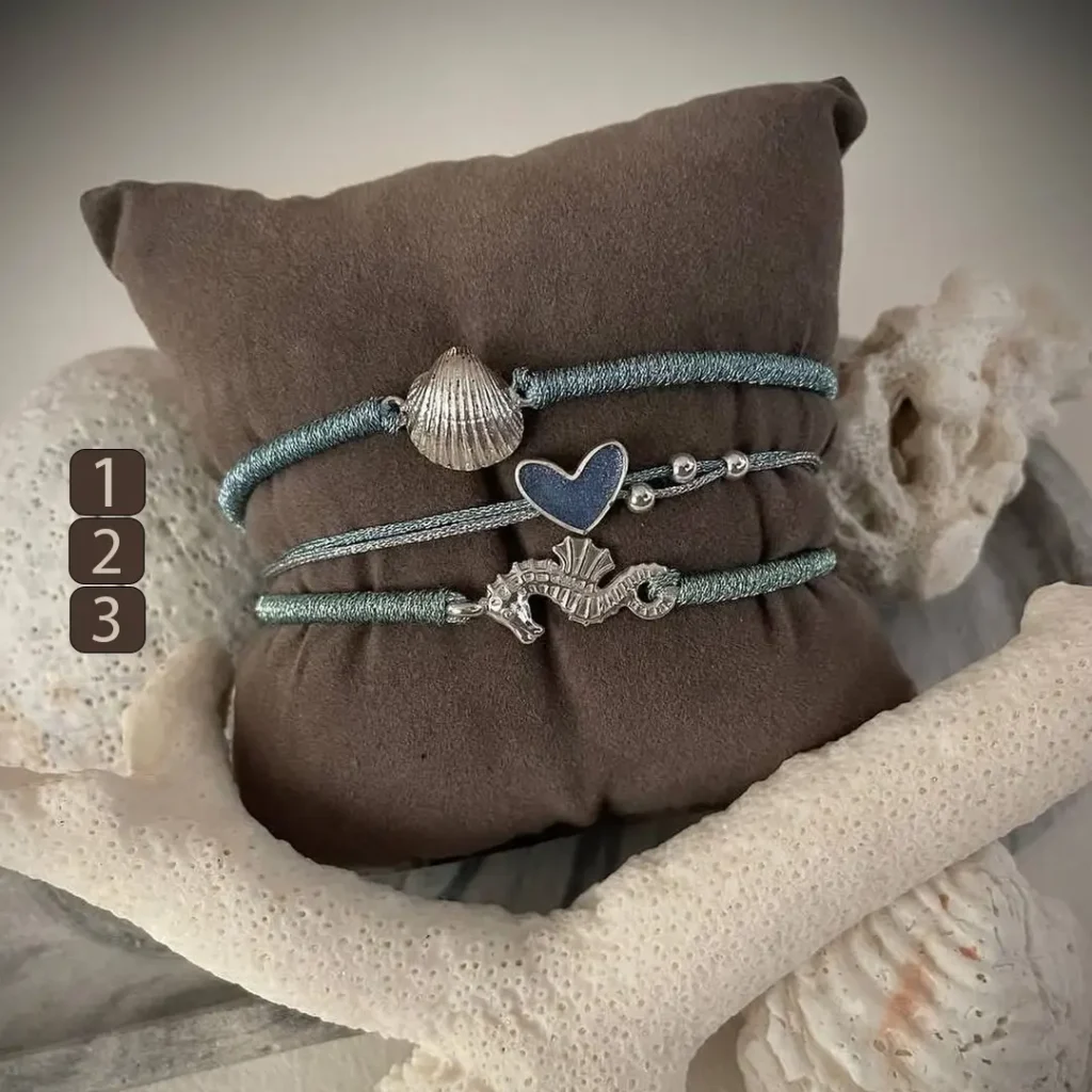 دستبند با طرح های صدف، قلب و اسب دریایی